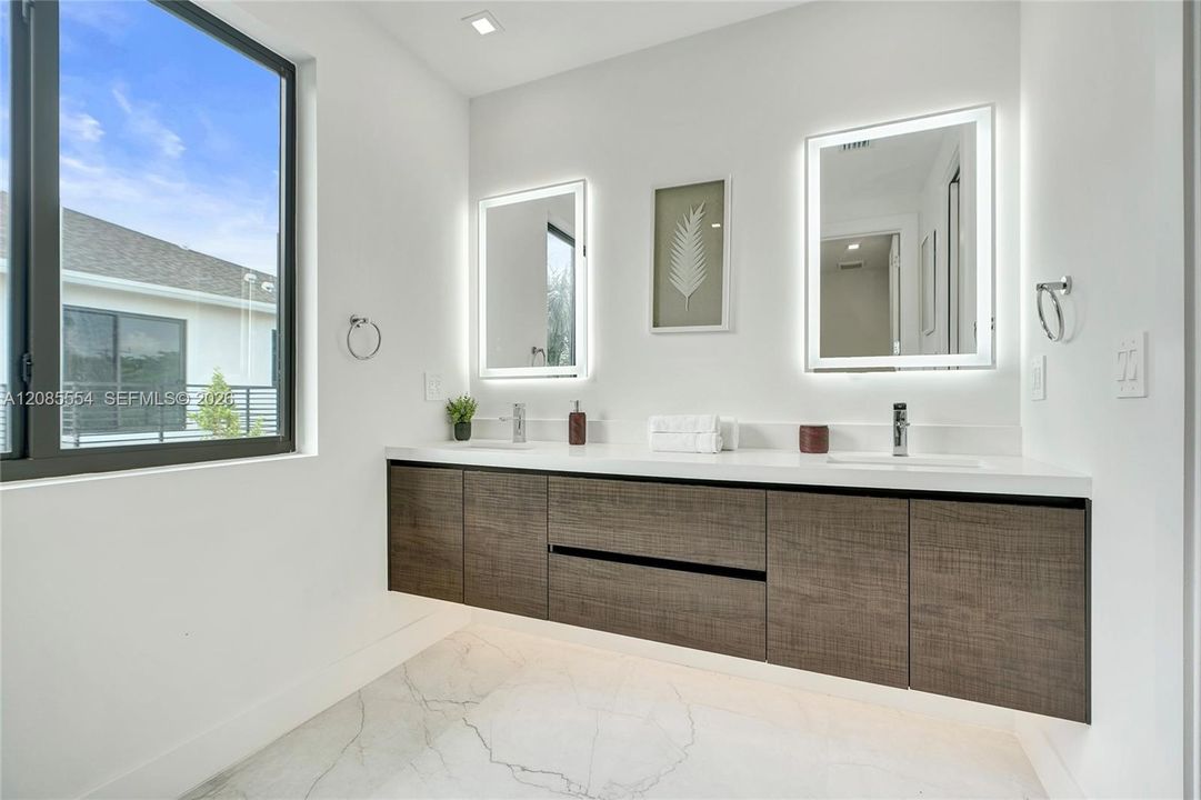 For Rent: $6,500 (3 beds, 2 baths, 2040 Square Feet)