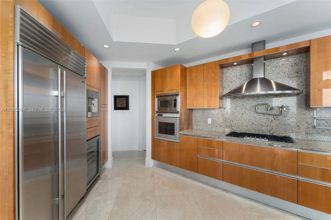 For Rent: $13,000 (2 beds, 3 baths, 2245 Square Feet)