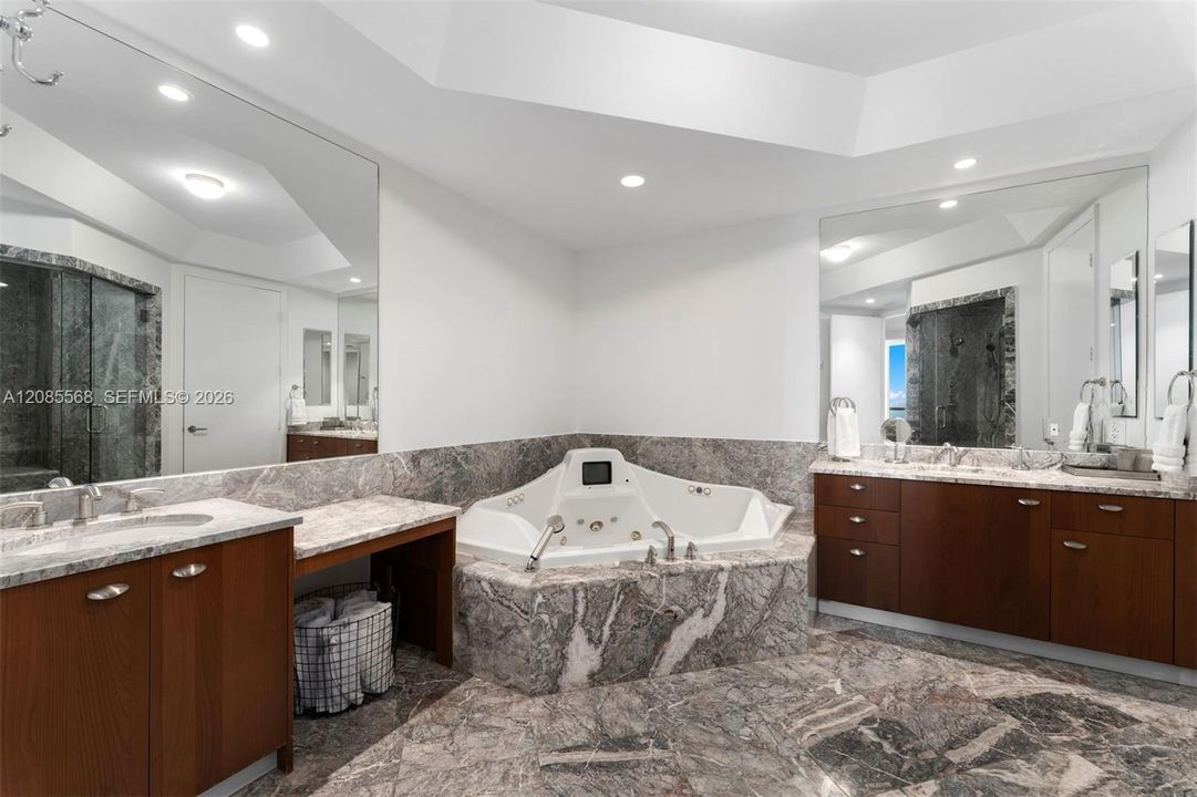 For Rent: $13,000 (2 beds, 3 baths, 2245 Square Feet)