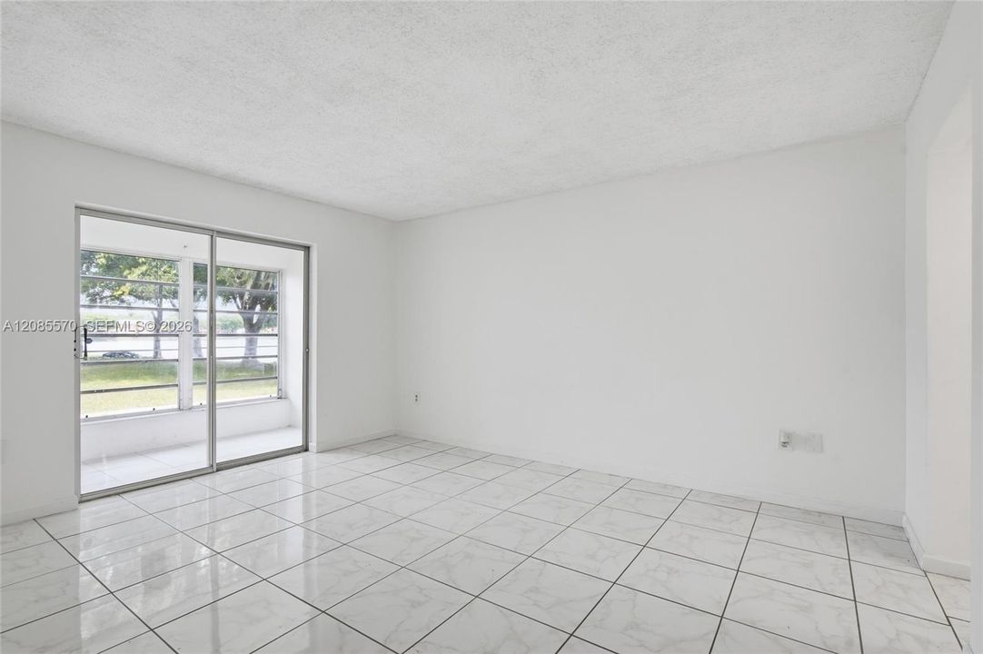 В аренду: $1,600 (1 спален, 1 ванн, 850 Квадратных фут)