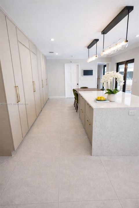En Venta: $2,475,500 (5 camas, 4 baños, 4080 Pies cuadrados)