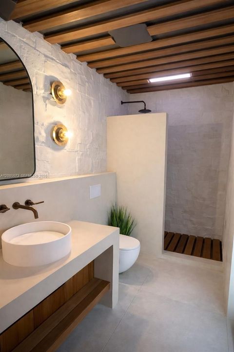 En Venta: $2,475,500 (5 camas, 4 baños, 4080 Pies cuadrados)