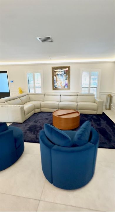 En Venta: $2,475,500 (5 camas, 4 baños, 4080 Pies cuadrados)