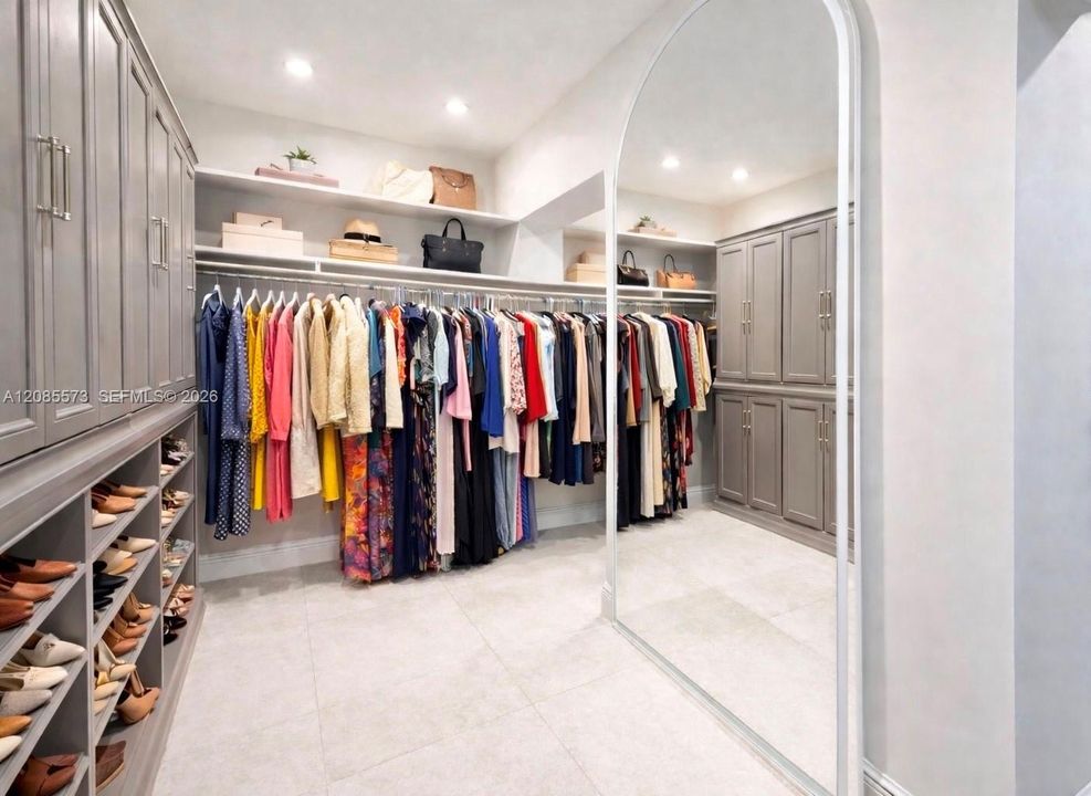 En Venta: $2,475,500 (5 camas, 4 baños, 4080 Pies cuadrados)