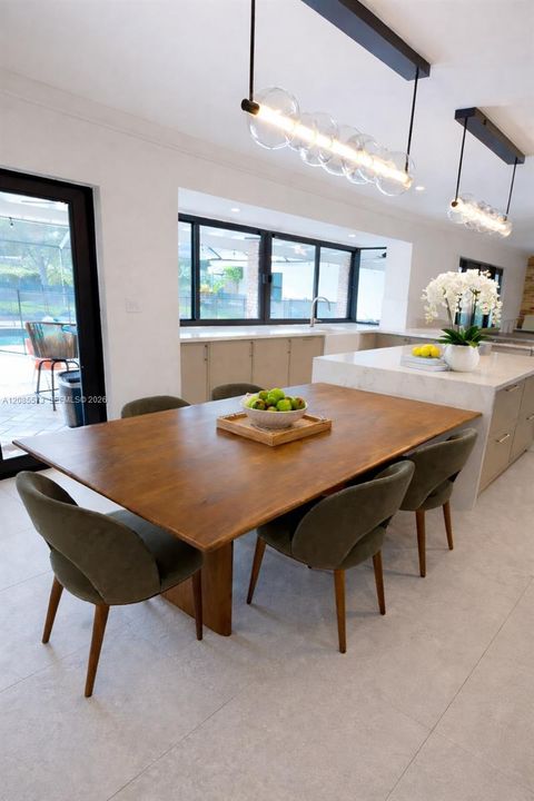 En Venta: $2,475,500 (5 camas, 4 baños, 4080 Pies cuadrados)