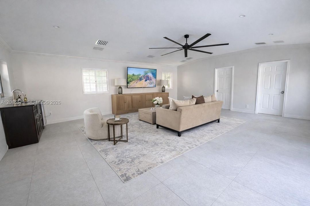En Venta: $2,475,500 (5 camas, 4 baños, 4080 Pies cuadrados)