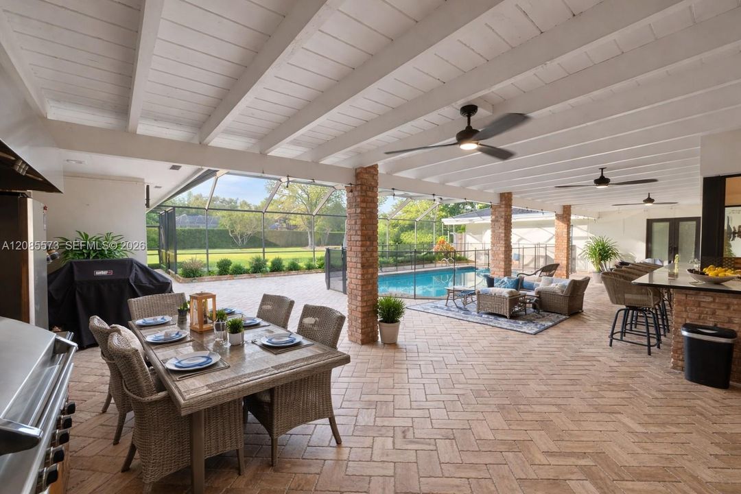En Venta: $2,475,500 (5 camas, 4 baños, 4080 Pies cuadrados)