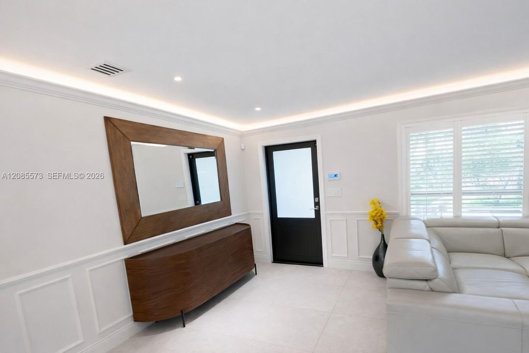 En Venta: $2,475,500 (5 camas, 4 baños, 4080 Pies cuadrados)