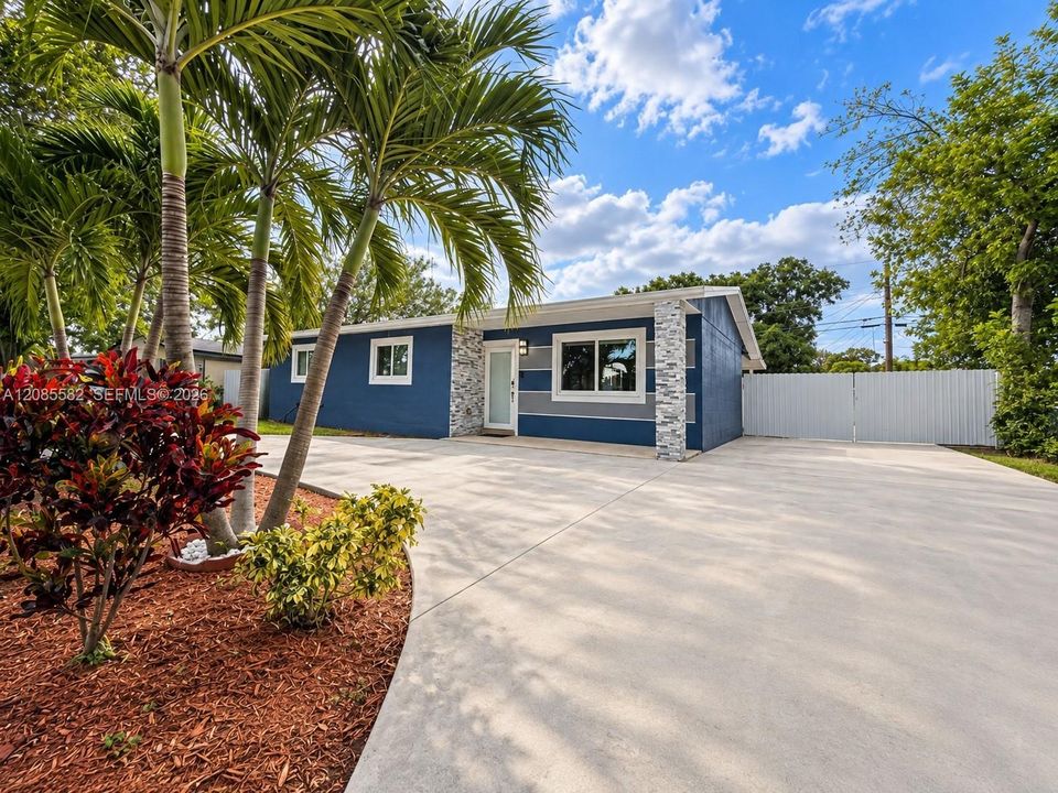For Sale: $649,000 (3 beds, 1 baths, 1113 Square Feet)