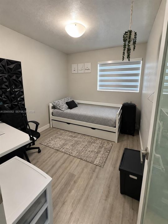 For Sale: $649,000 (3 beds, 1 baths, 1113 Square Feet)