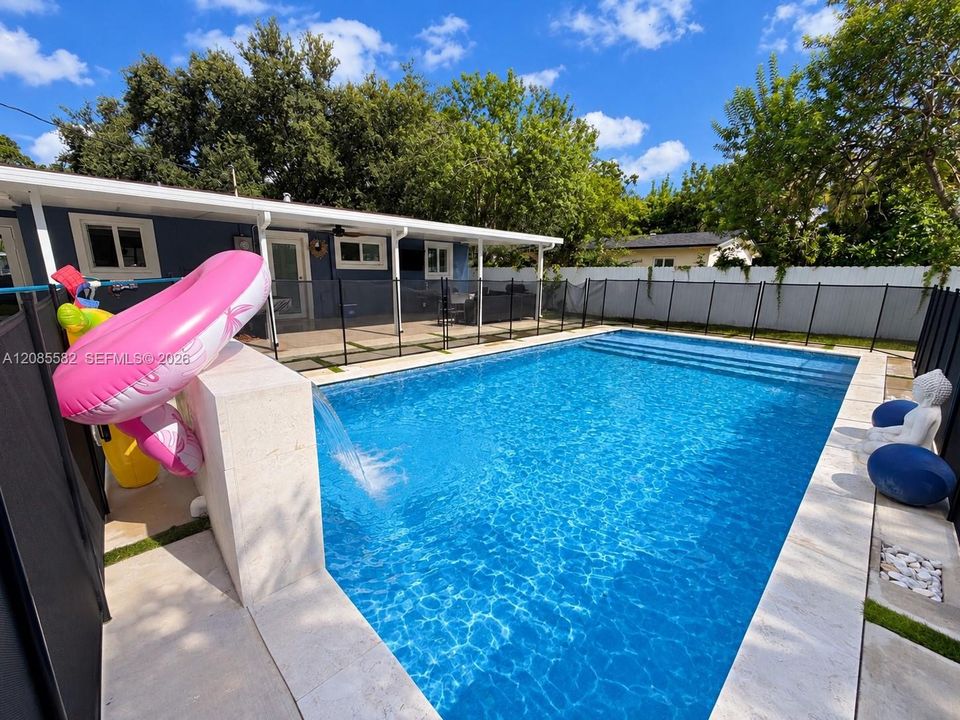 For Sale: $649,000 (3 beds, 1 baths, 1113 Square Feet)