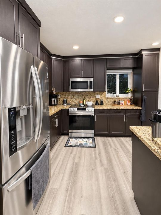 For Sale: $649,000 (3 beds, 1 baths, 1113 Square Feet)