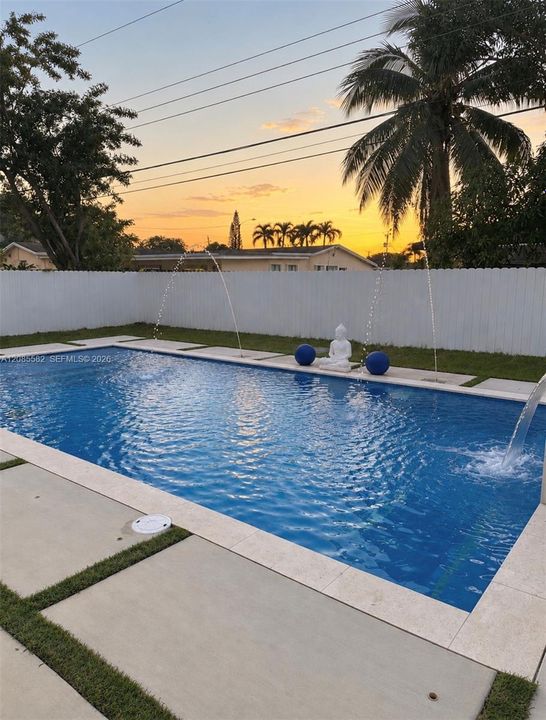 For Sale: $649,000 (3 beds, 1 baths, 1113 Square Feet)