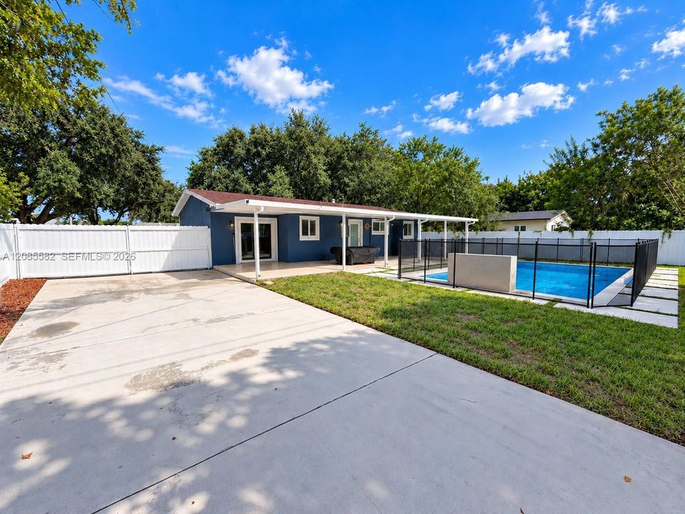 For Sale: $649,000 (3 beds, 1 baths, 1113 Square Feet)