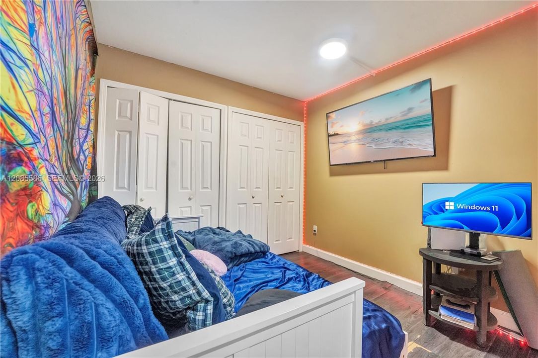 For Sale: $245,000 (3 beds, 2 baths, 1428 Square Feet)