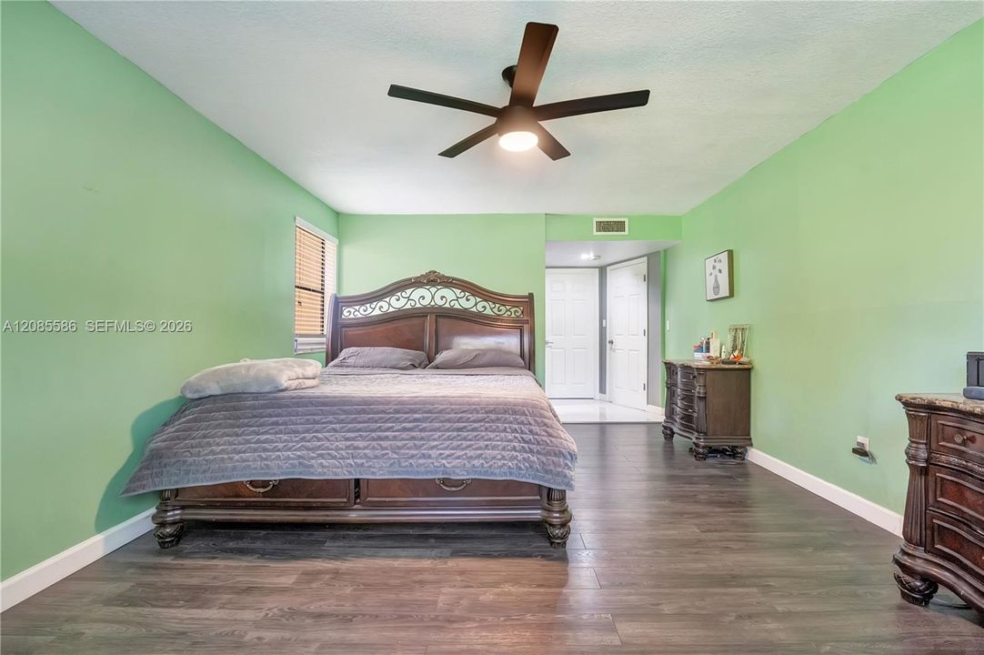 For Sale: $245,000 (3 beds, 2 baths, 1428 Square Feet)