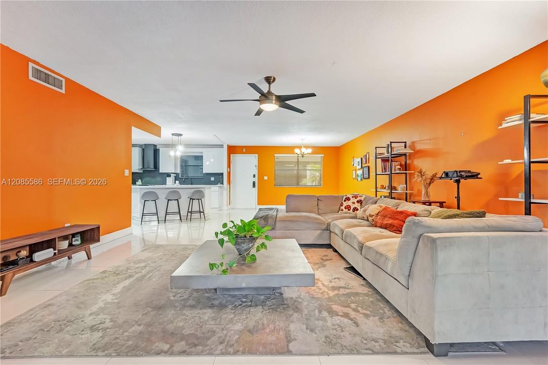 For Sale: $245,000 (3 beds, 2 baths, 1428 Square Feet)