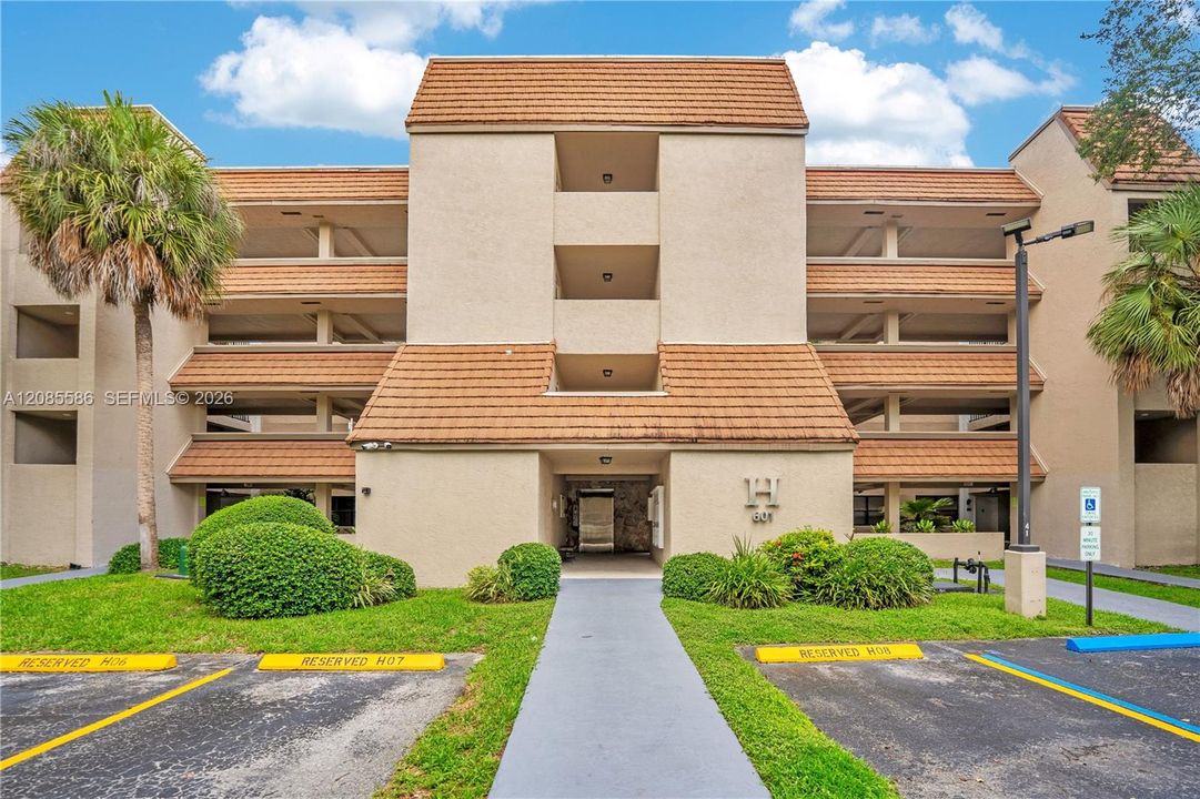 For Sale: $245,000 (3 beds, 2 baths, 1428 Square Feet)