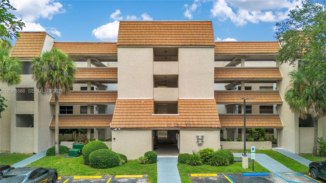 For Sale: $245,000 (3 beds, 2 baths, 1428 Square Feet)