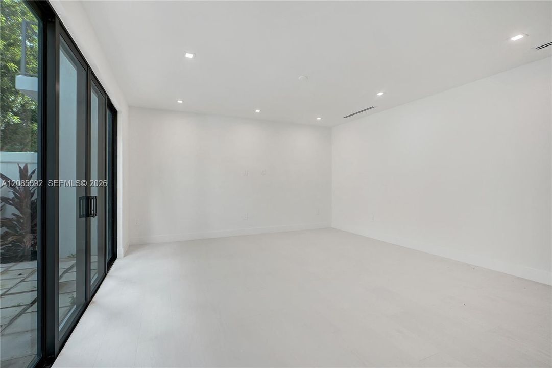 For Rent: $6,500 (3 beds, 2 baths, 2040 Square Feet)
