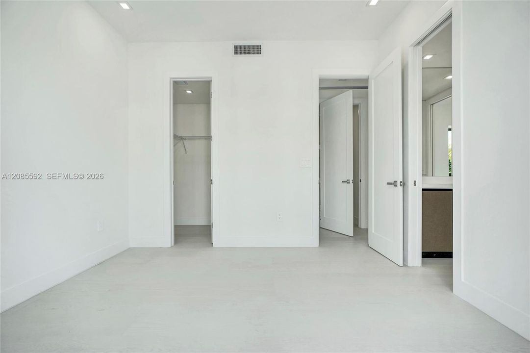 For Rent: $6,500 (3 beds, 2 baths, 2040 Square Feet)