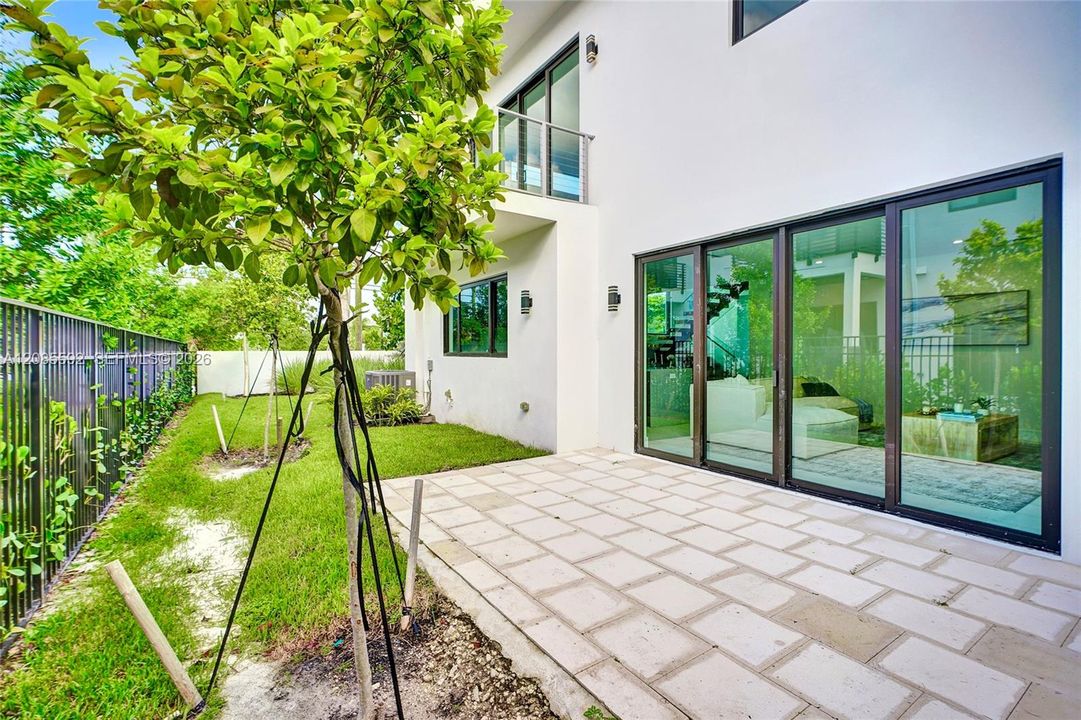 For Rent: $6,500 (3 beds, 2 baths, 2040 Square Feet)