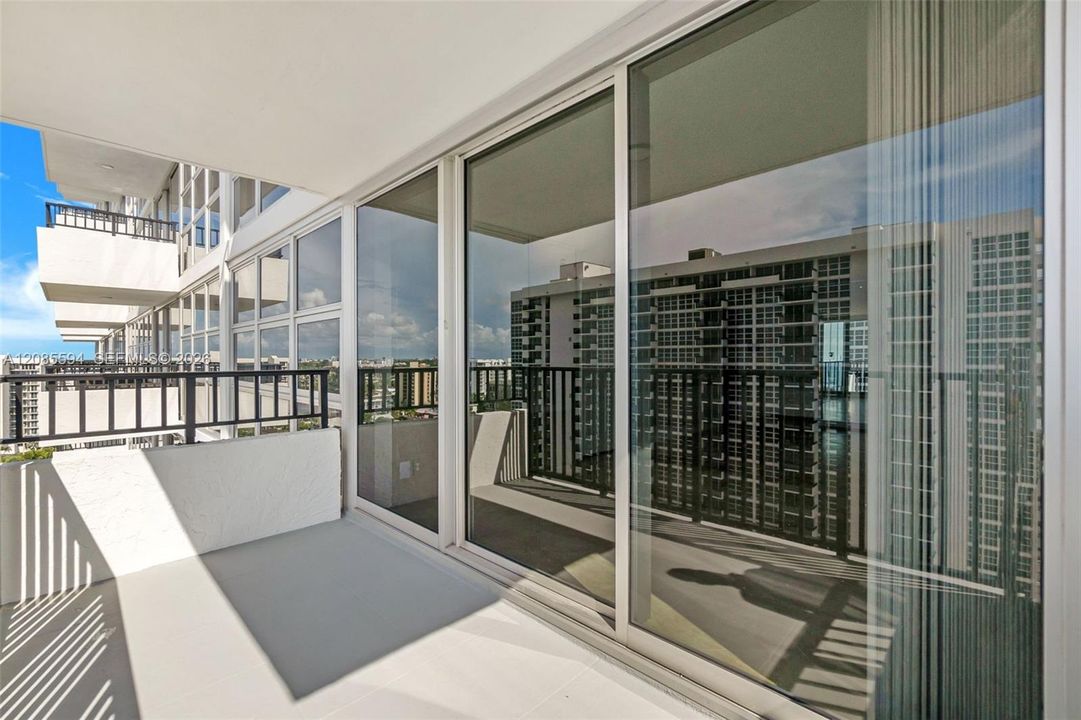 На продажу: $439,900 (2 спален, 2 ванн, 1050 Квадратных фут)
