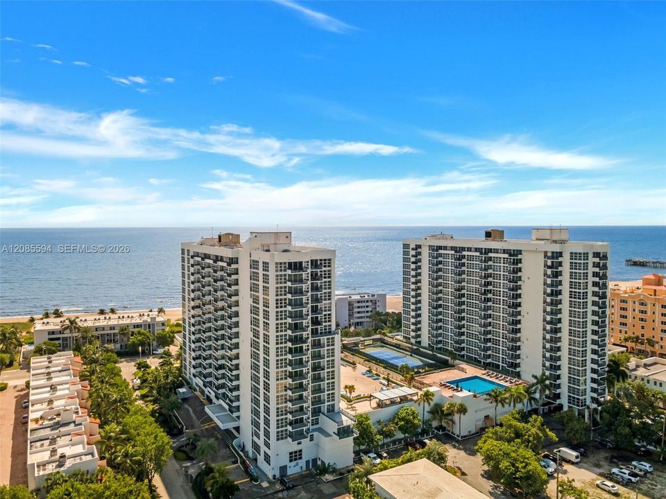 На продажу: $439,900 (2 спален, 2 ванн, 1050 Квадратных фут)