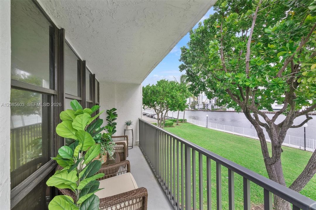 For Sale: $379,000 (2 beds, 2 baths, 1430 Square Feet)