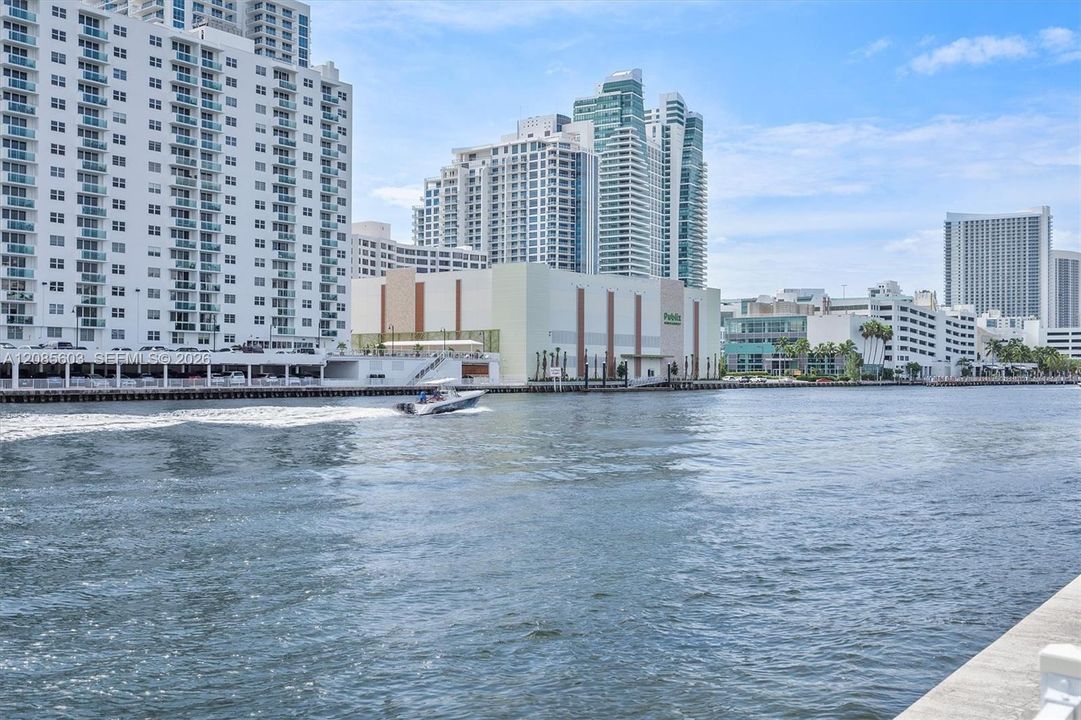 For Sale: $379,000 (2 beds, 2 baths, 1430 Square Feet)