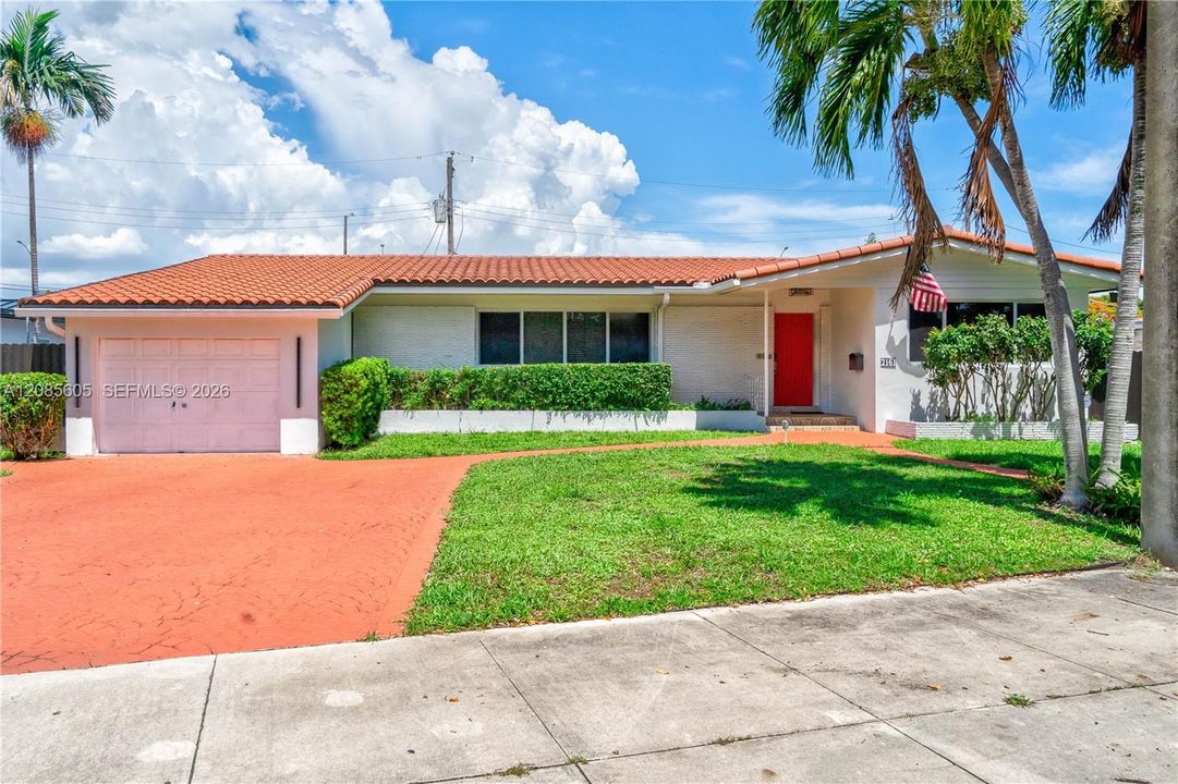 For Sale: $749,900 (3 beds, 2 baths, 1688 Square Feet)