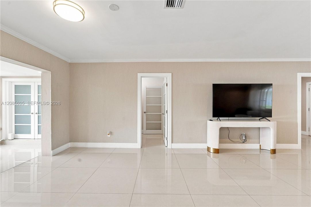 For Sale: $749,900 (3 beds, 2 baths, 1688 Square Feet)