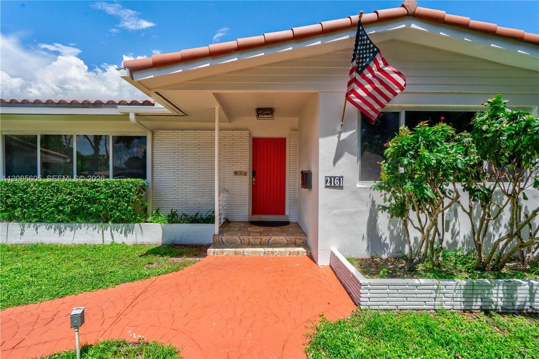 For Sale: $749,900 (3 beds, 2 baths, 1688 Square Feet)