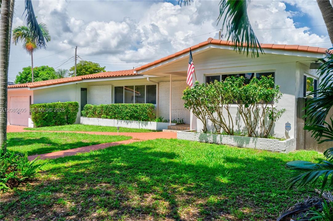 For Sale: $749,900 (3 beds, 2 baths, 1688 Square Feet)