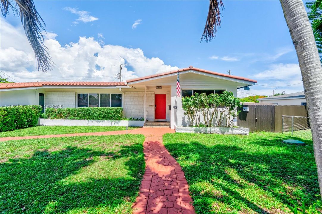 For Sale: $749,900 (3 beds, 2 baths, 1688 Square Feet)