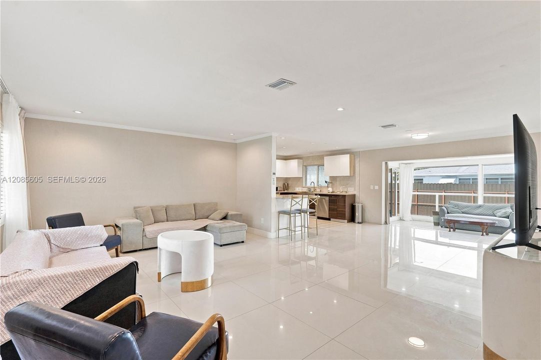 For Sale: $749,900 (3 beds, 2 baths, 1688 Square Feet)