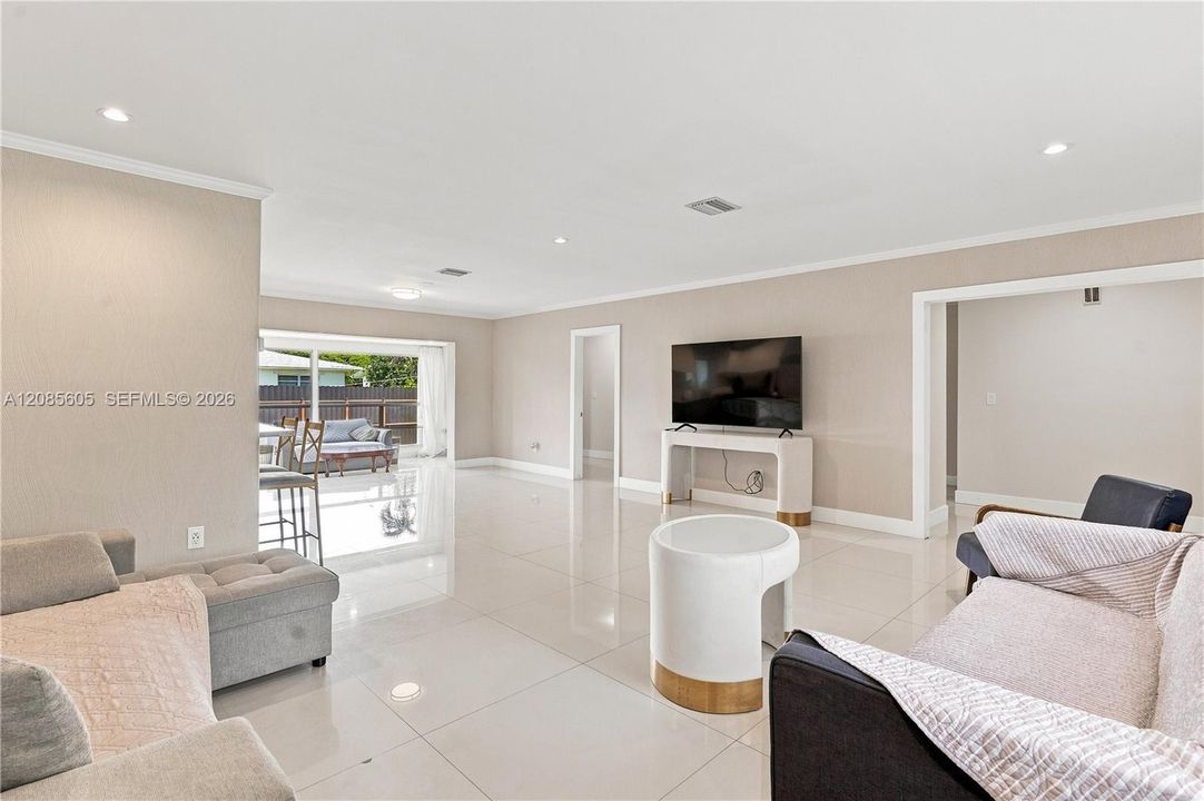 For Sale: $749,900 (3 beds, 2 baths, 1688 Square Feet)
