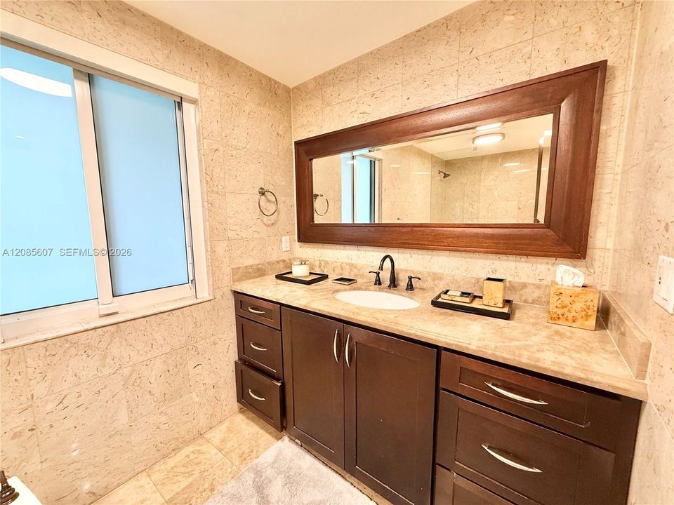 For Rent: $7,500 (2 beds, 3 baths, 1384 Square Feet)