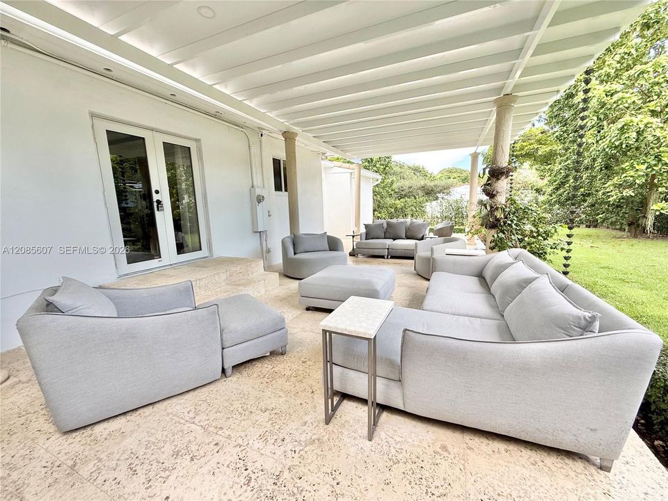 For Rent: $7,500 (2 beds, 3 baths, 1384 Square Feet)