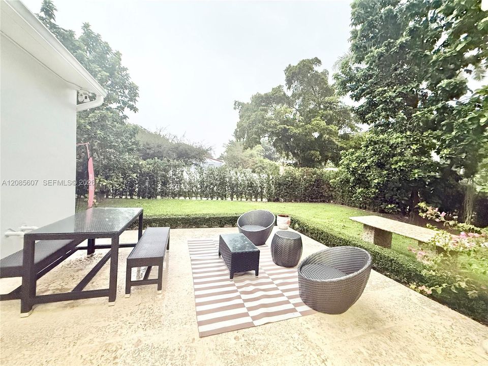 For Rent: $7,500 (2 beds, 3 baths, 1384 Square Feet)