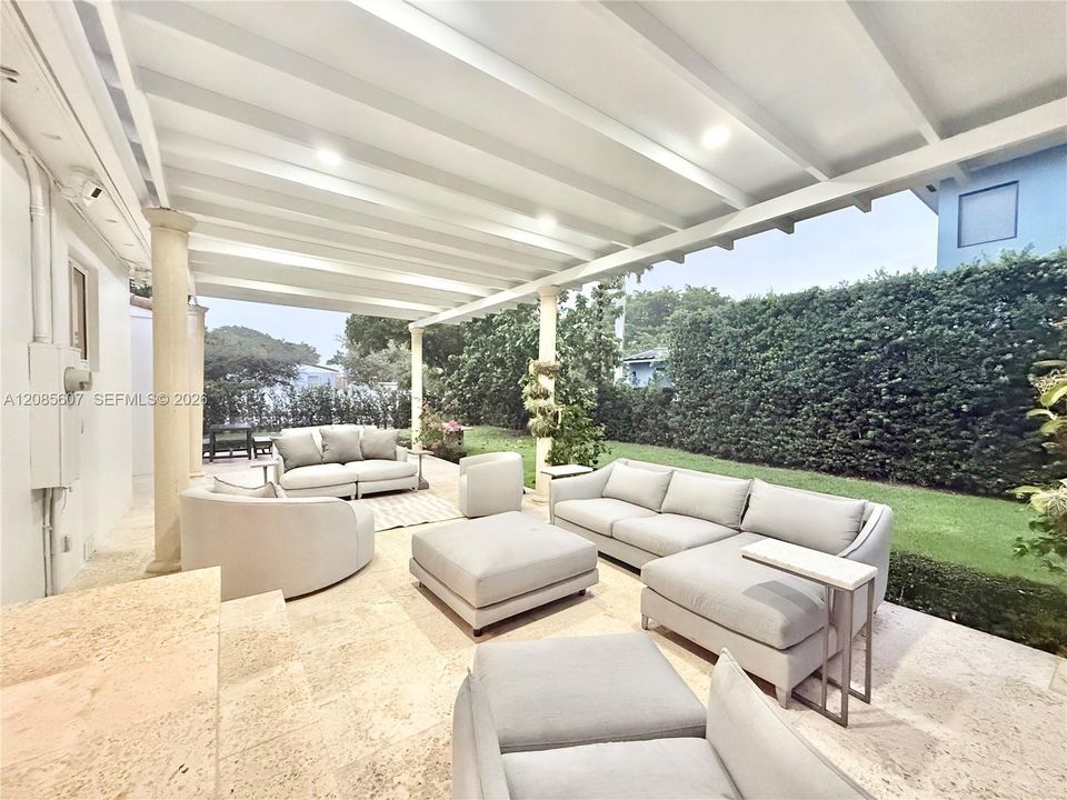 For Rent: $7,500 (2 beds, 3 baths, 1384 Square Feet)