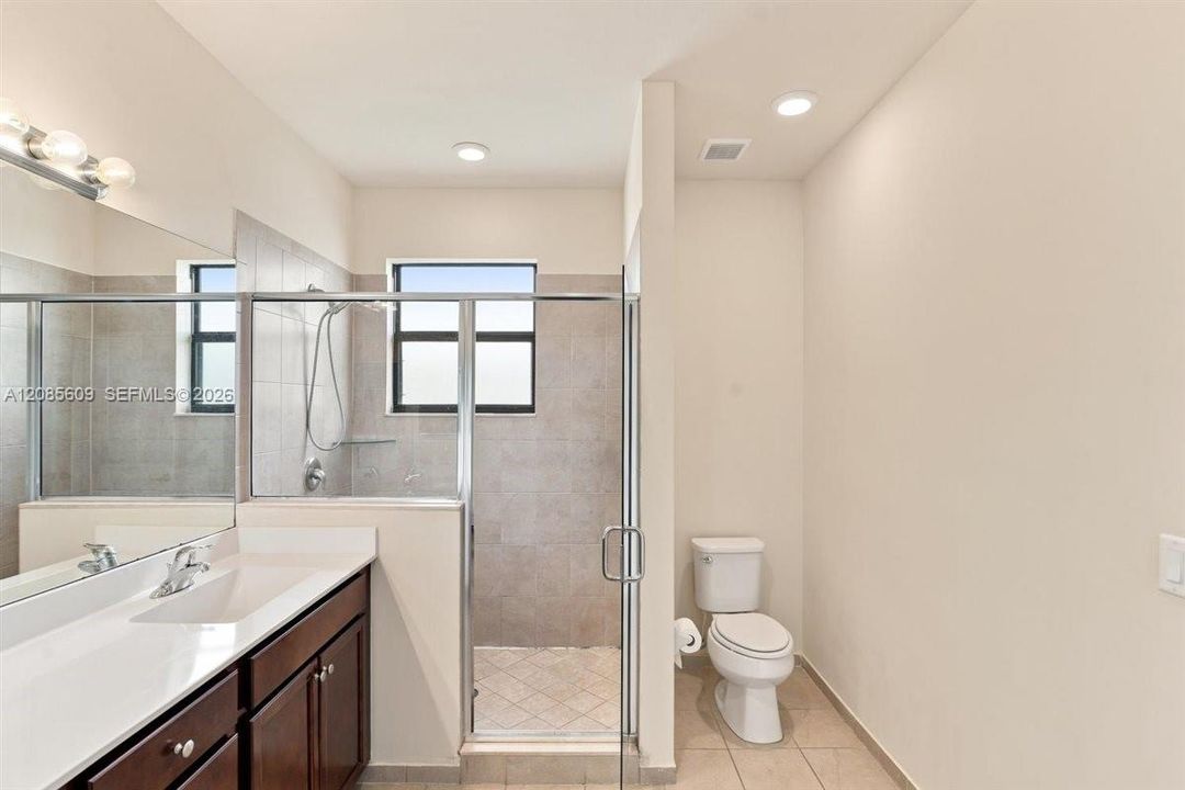 For Rent: $2,500 (3 beds, 2 baths, 1407 Square Feet)