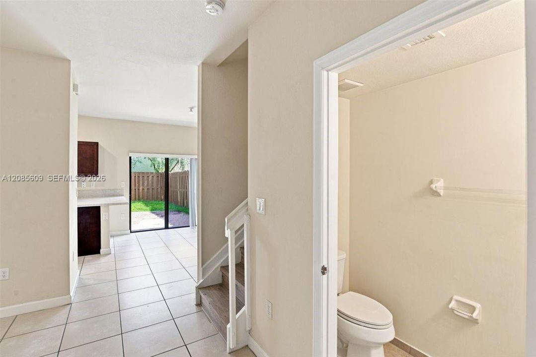 For Rent: $2,500 (3 beds, 2 baths, 1407 Square Feet)