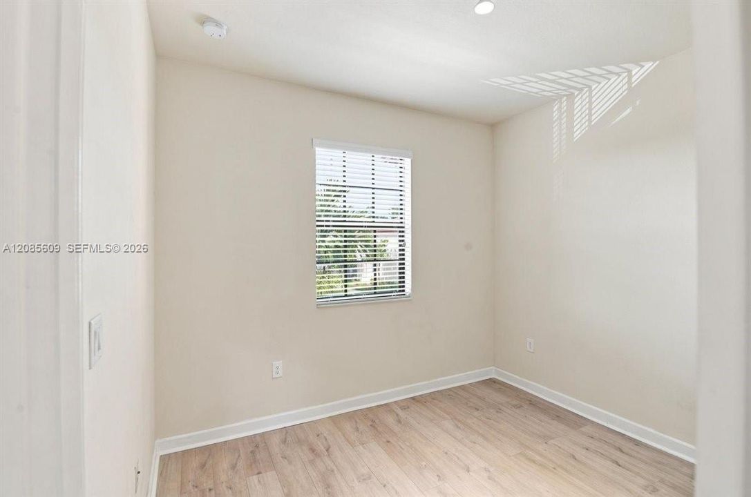 For Rent: $2,500 (3 beds, 2 baths, 1407 Square Feet)