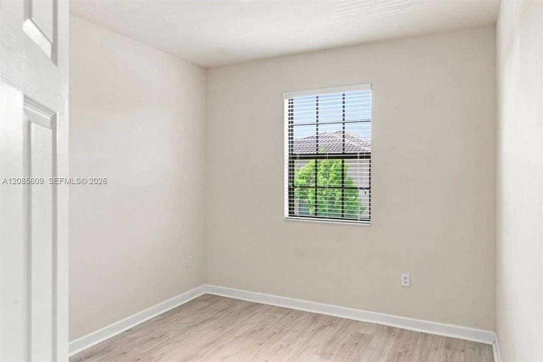 For Rent: $2,500 (3 beds, 2 baths, 1407 Square Feet)