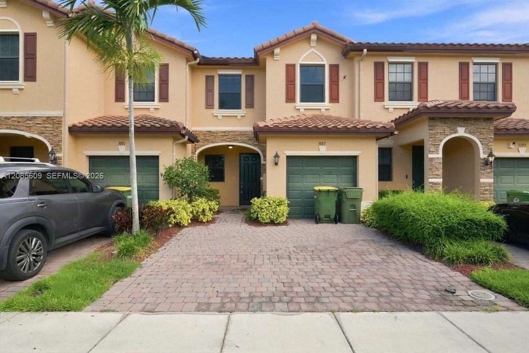 For Rent: $2,500 (3 beds, 2 baths, 1407 Square Feet)