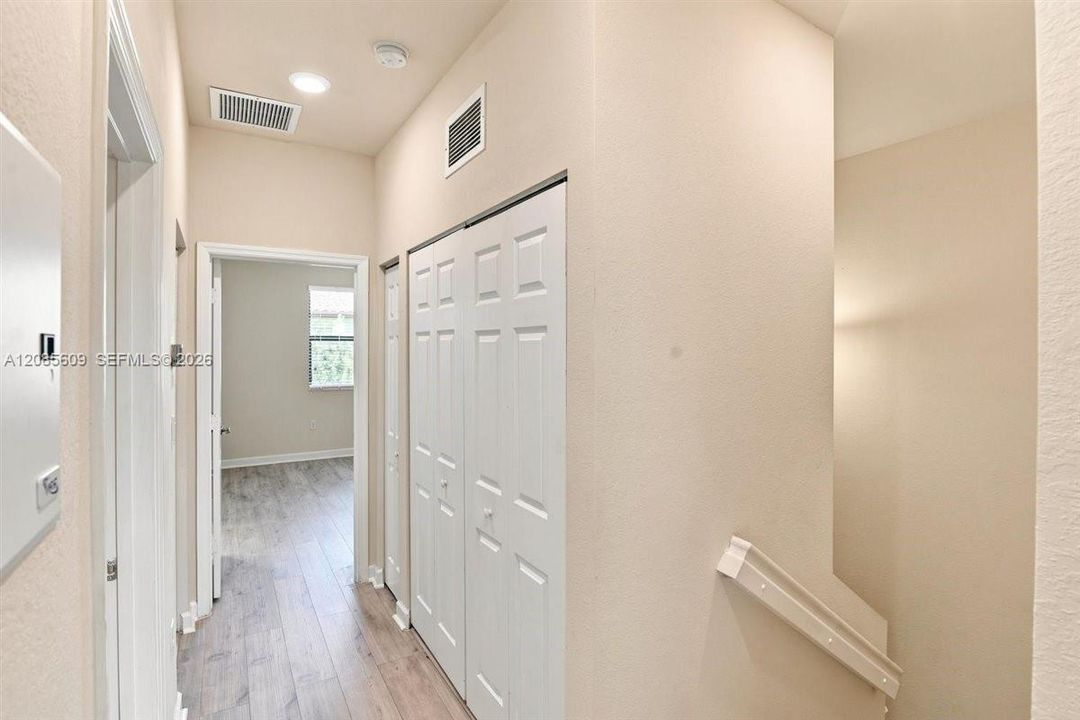 For Rent: $2,500 (3 beds, 2 baths, 1407 Square Feet)