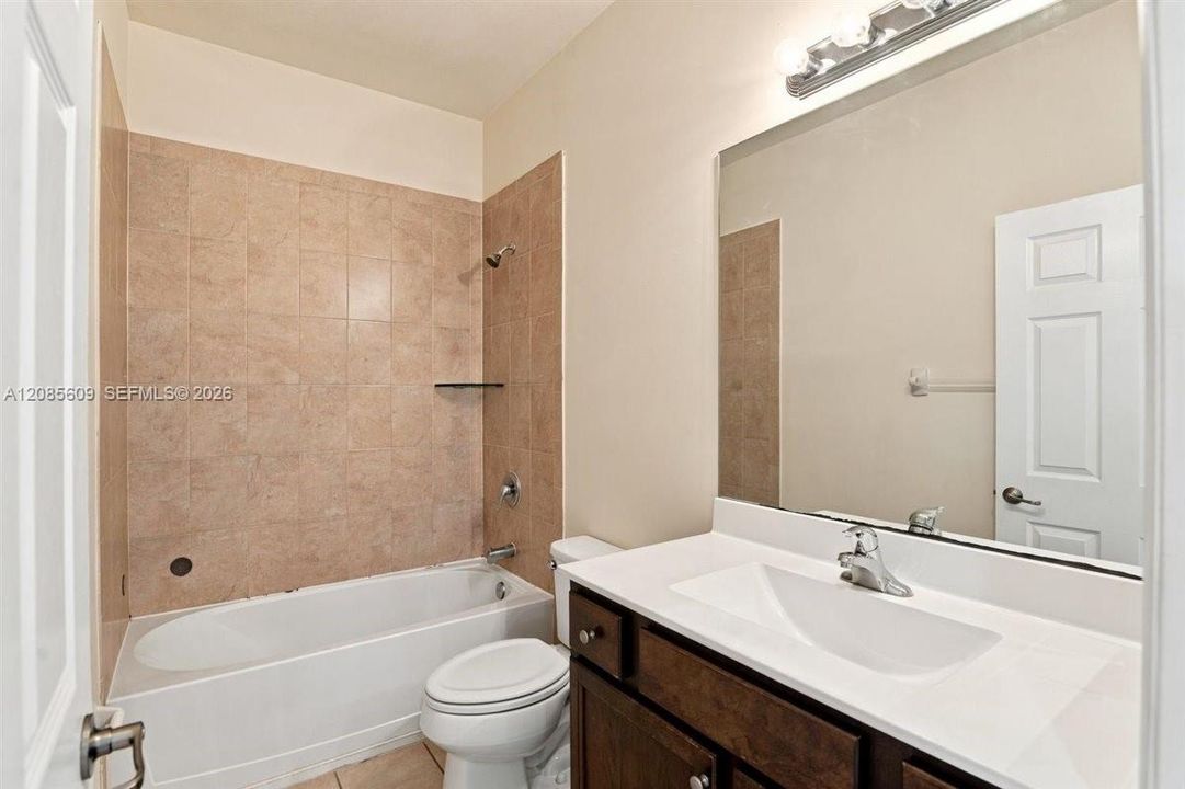 For Rent: $2,500 (3 beds, 2 baths, 1407 Square Feet)