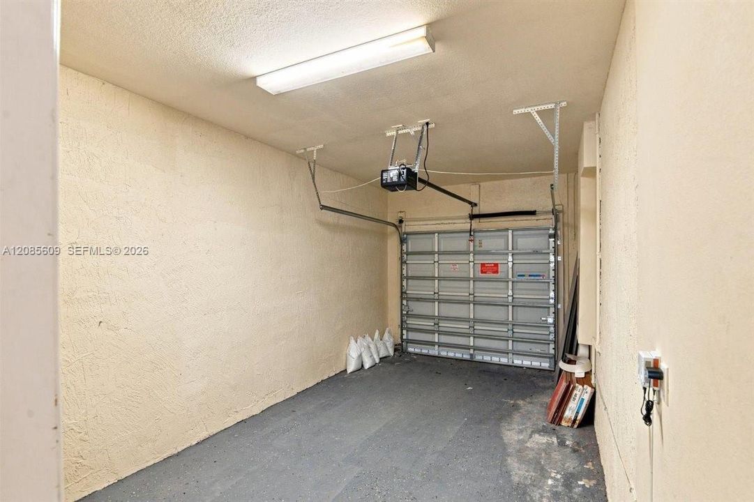 For Rent: $2,500 (3 beds, 2 baths, 1407 Square Feet)