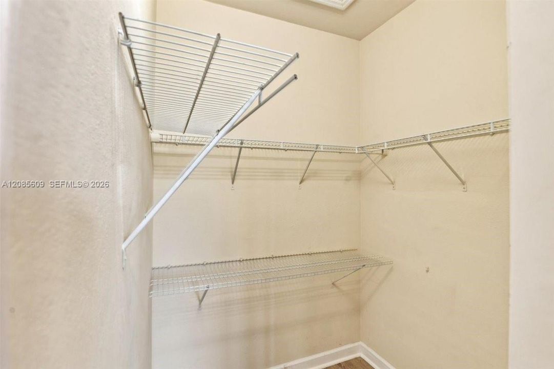 For Rent: $2,500 (3 beds, 2 baths, 1407 Square Feet)